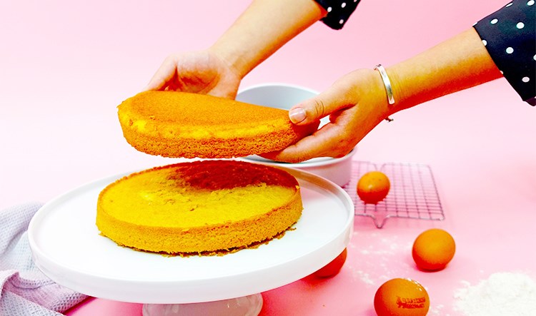 Fluffiest Vanilla Sponge Cake