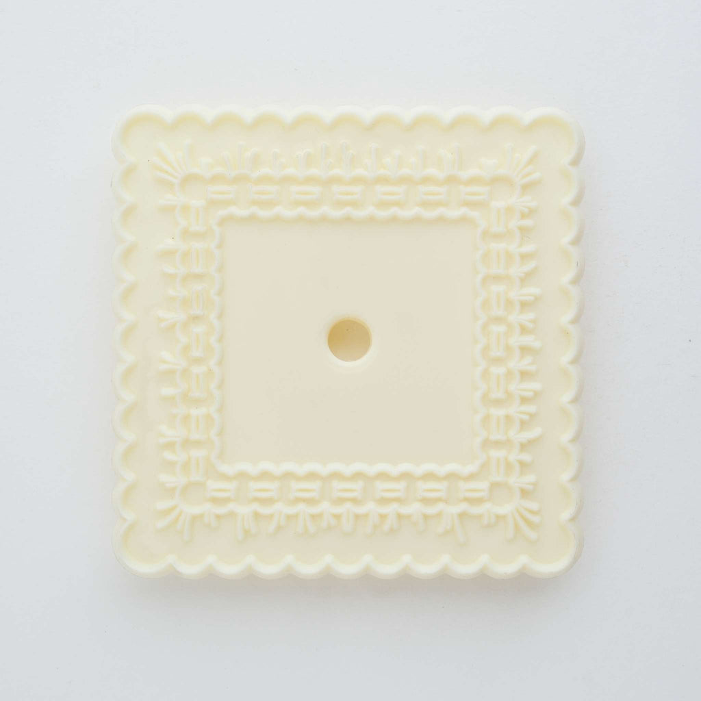 Frilly Pillow/Blanket Cutter