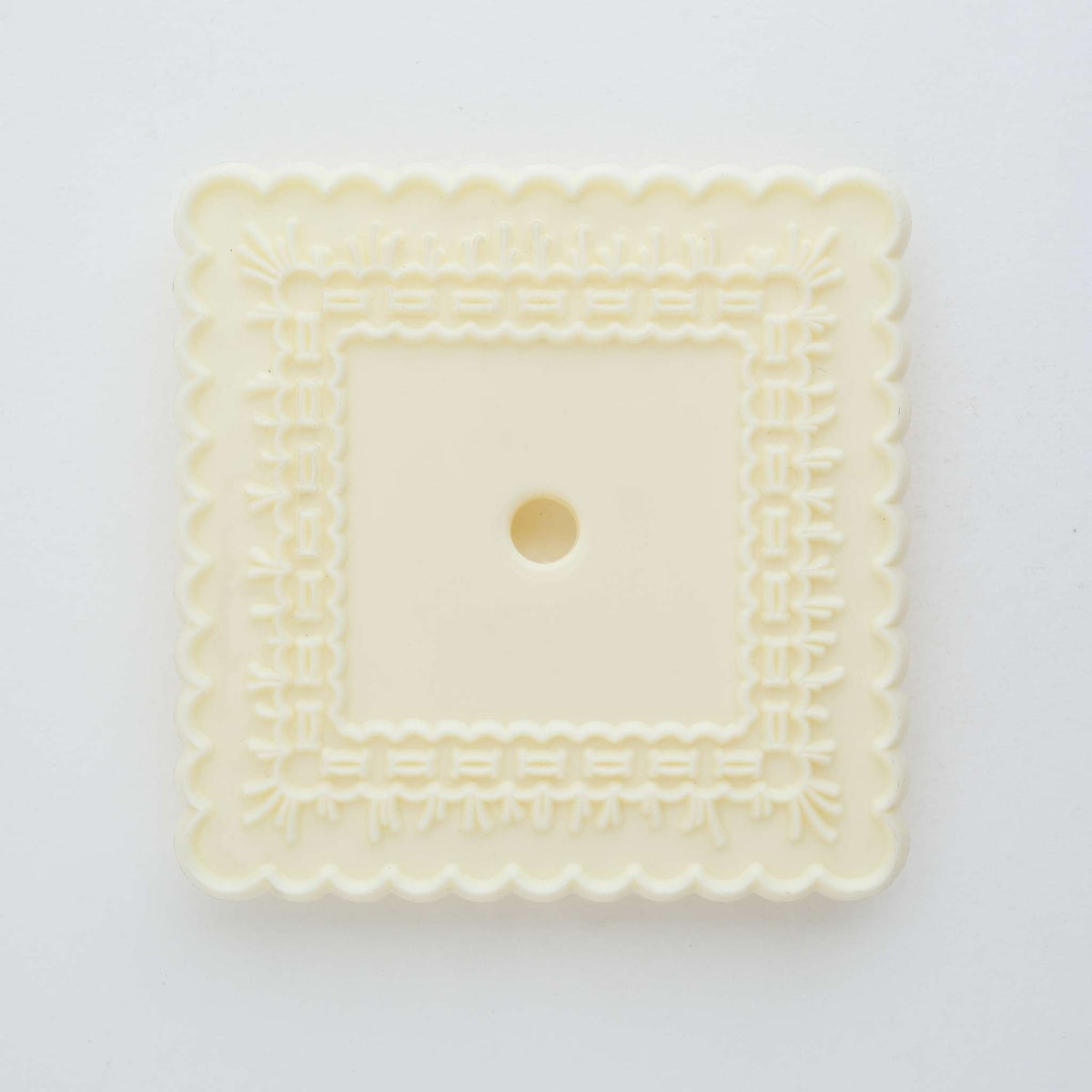 Frilly Pillow/Blanket Cutter