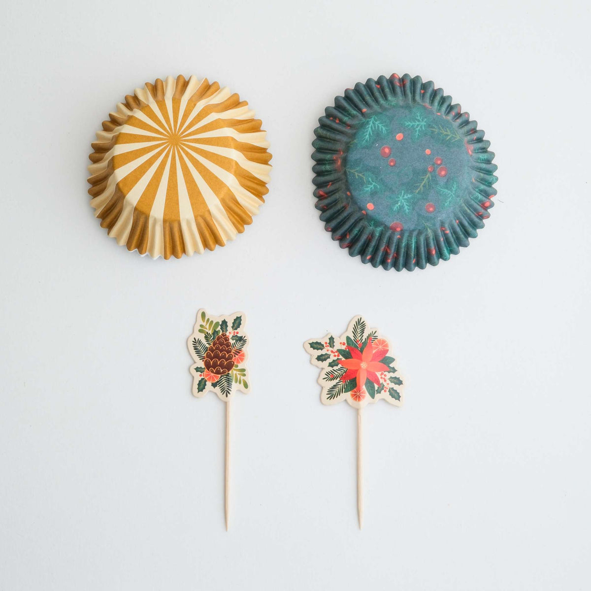 Weihnachtliche Bakförmchen & Cupcake Dekorationensset - Winterbeeren (24er-Set)
