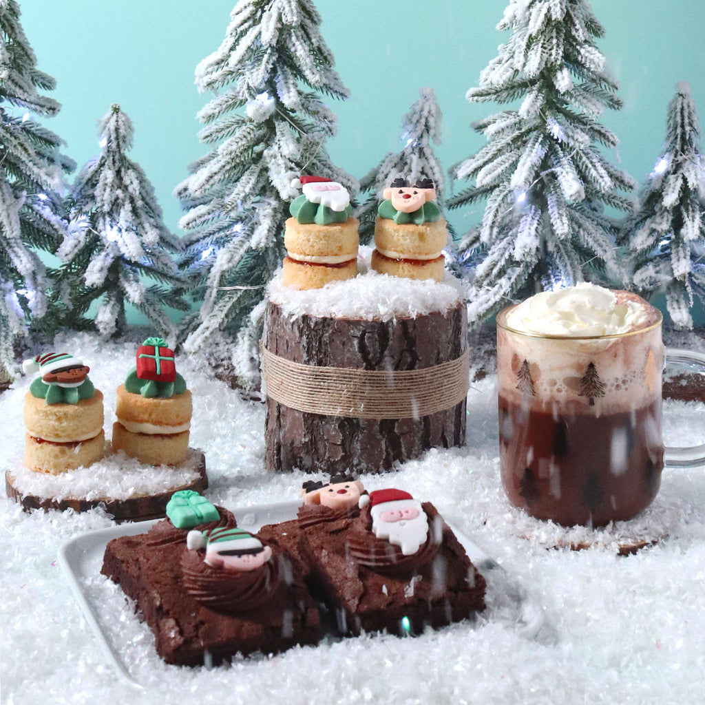 Santa's Coming To Town Edible Cupcake Decorations Pk/12   (42.1g / 1.48oz)