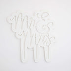 Emporte-pièces en plastique - Topper de gâteau "M. et Mme" en écriture script (185 x 195mm / 7,3 x 7,7 po)