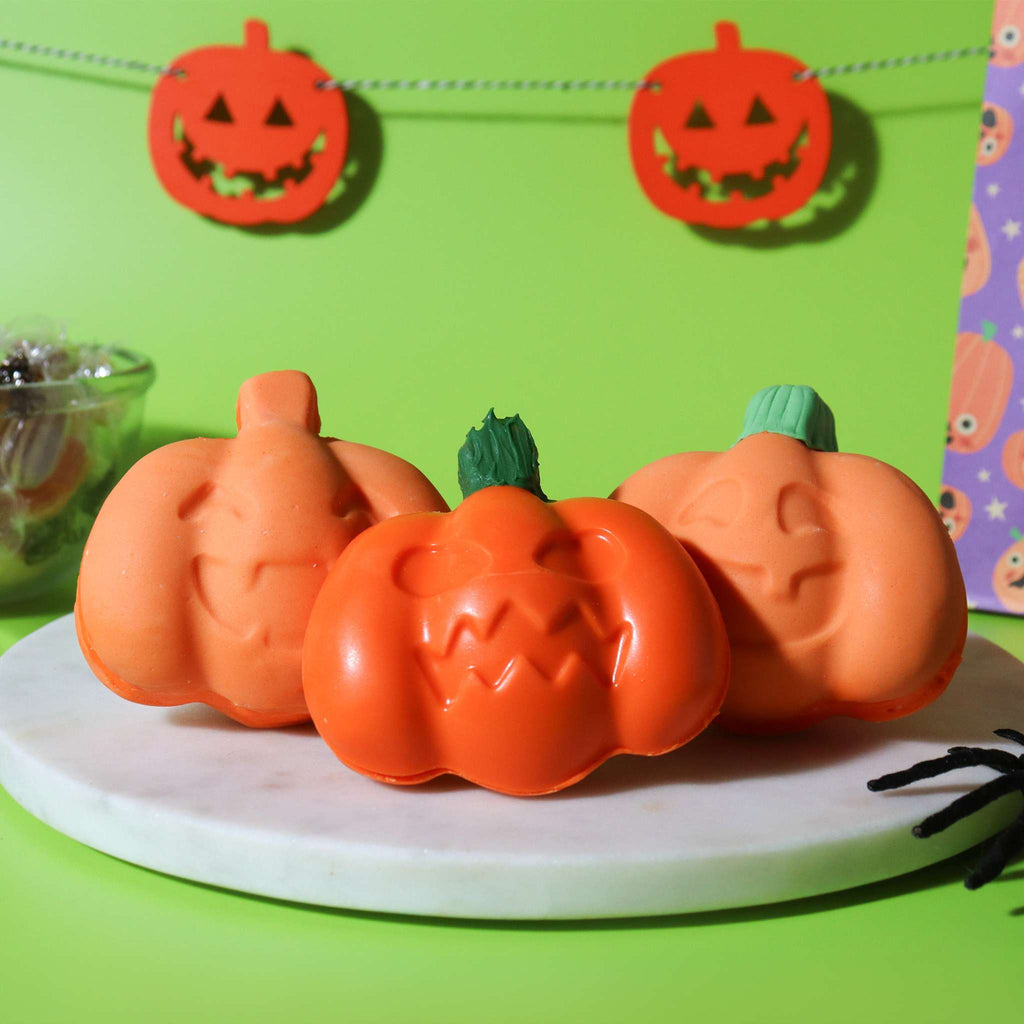 Funky Pumpkins Cake Pan